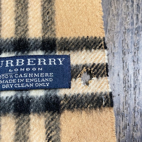 BURBERRY Nova Check Cashmere Fringe Scarf - Picture 4 of 5